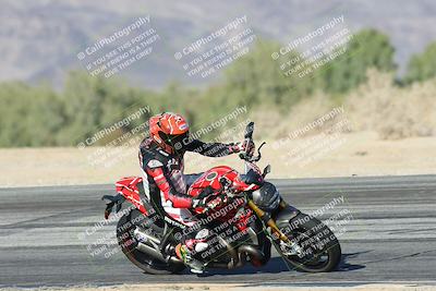 media/Dec-01-2025-Moto Forza (Mon) [[2daa91e15f]]/3-Beginner Group/Session 4 Turn 9/